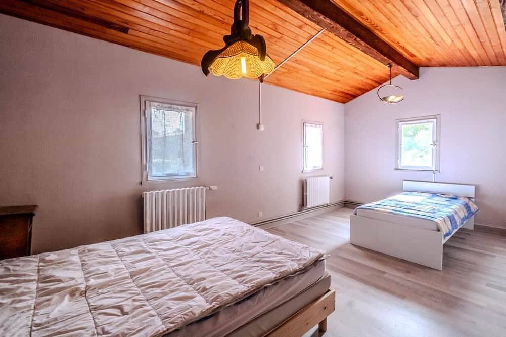 La Pinède, a welcoming family home, 5 minutes from Vallon Pont D'Arc in Salavas, Ardèche