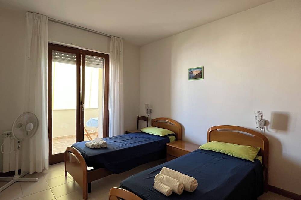 Ganze Wohnung, Bright Apartment Within Walking Distance From The Sea in Fertilia, Sassari Provinz