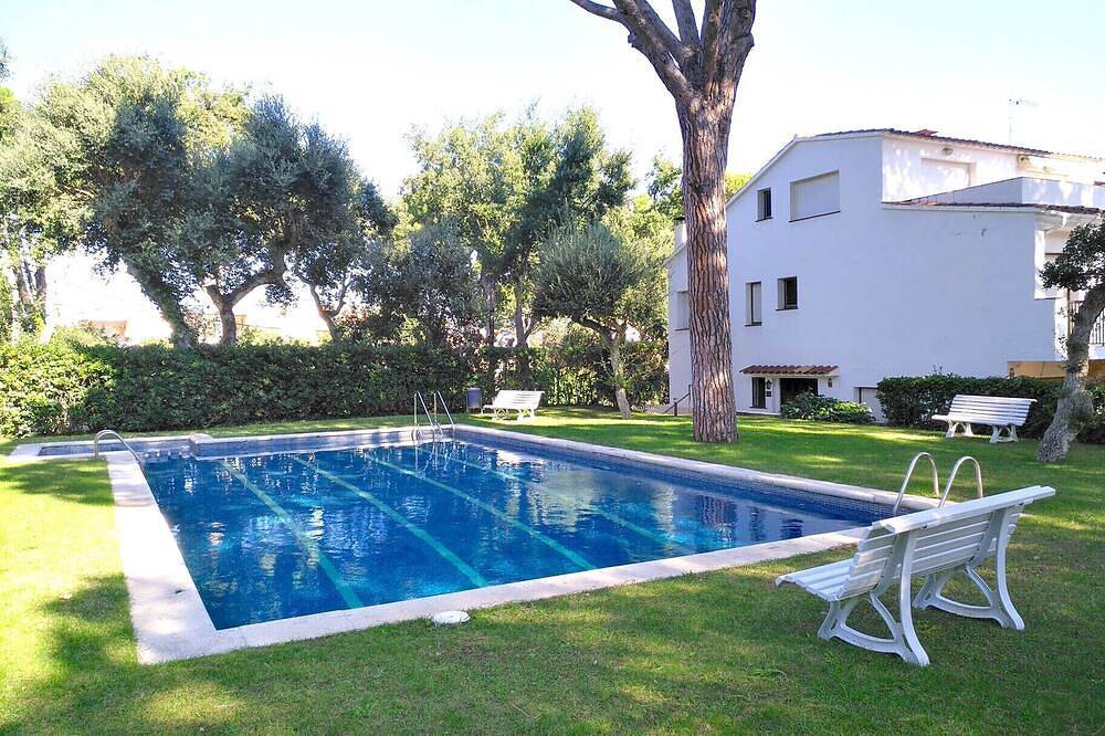 1Px 65 - Maison confortable pour 8 personnes avec piscine commune à 800m de la plage de Calella de Palafrugell in Calella de Palafrugell, Palafrugell