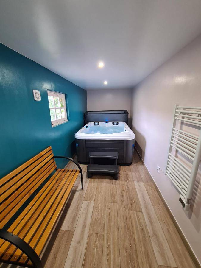 Le Domaine de Baracas 4 étoiles - Le Grand et le Petit Gîte - piscine-Spa-billard-baby-foot-cheminée - 18 personnes in Huisseau-sur-Mauves, Vallée de la Loire
