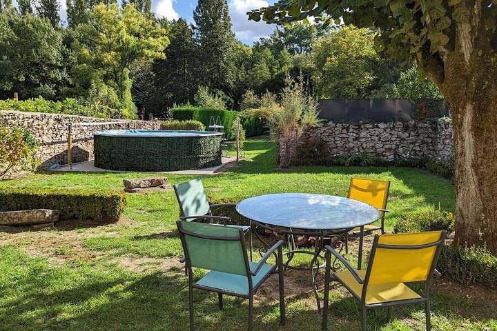 Location de vacances pour 4 personnes, avec jardin ainsi que vue et piscine, animaux acceptés à Baugé-en-Anjou - 3