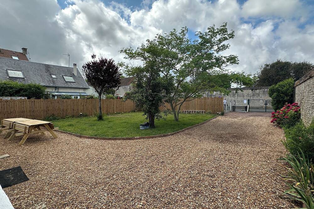 3-bedroom seaside house with garden and parking. Pets welcome. in Luc-sur-Mer, Caen region