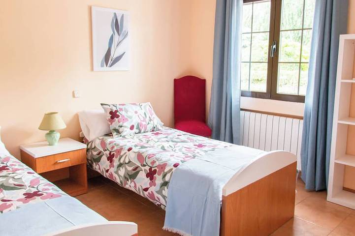 Perfecta para tus reuniones, espacio adecuado,bonita, funcional , bien equipada. in Urda , La Mancha