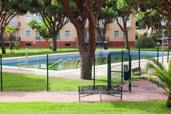 Apartamento de vacaciones para 7 personas, con vistas además de piscina y jardín - 1