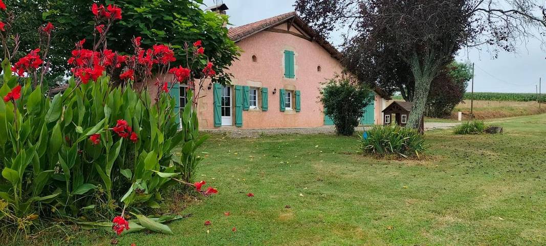 Location de vacances pour 6 personnes, avec Terrasse ainsi que Jardin et Vue à Larbey