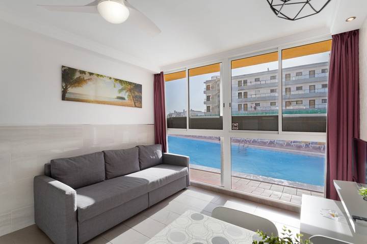 Apartamento para 2 personas, con Jardín y Piscina para niños en San Bartolomé de Tirajana
