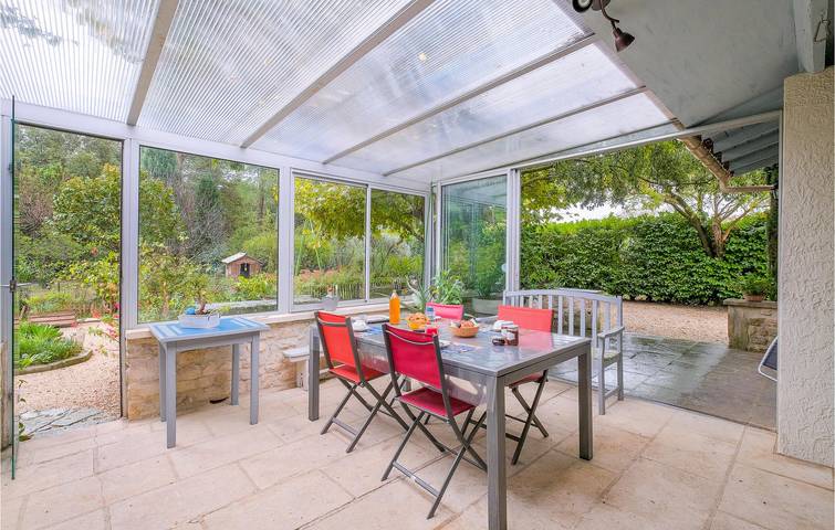 Appartement confortable au bord de la piscine avec WiFi et parking in Saint-Rémy-de-Provence, Région d'Arles