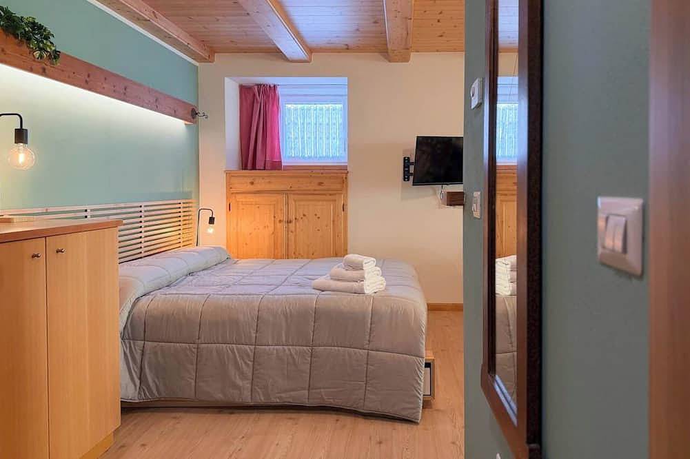 Ganze Wohnung, Cozy studio apartment in the Dolomites in Tesero, Fleimstaler Alpen