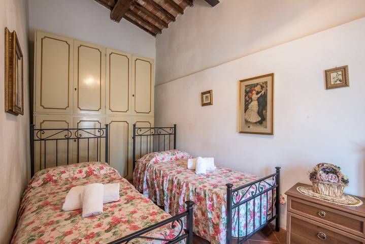 Appartamento per vacanze 'Trilocale Carlotta' con piscina, giardino e Wi-Fi in Castiglion Fibocchi, Valdarno