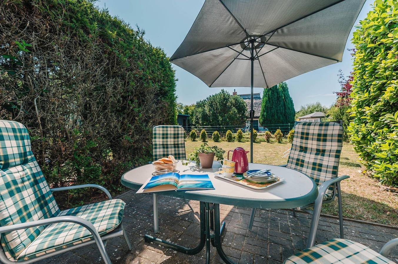 Ganze Wohnung, Charmante Ferienwohnung mit Terrasse, strandnah in Dranske, Rügen