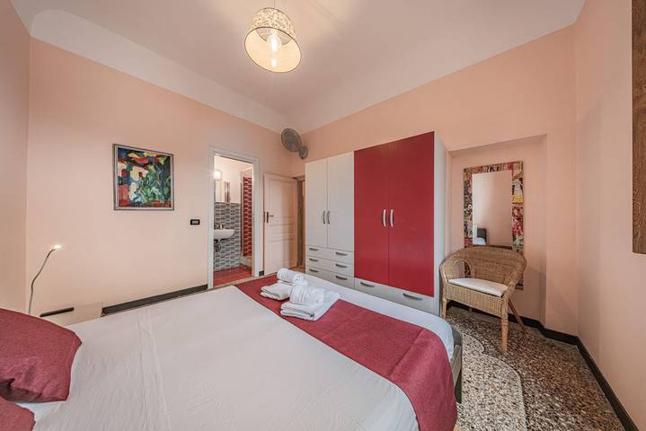 [Historische Schlossvilla 1] Meerblick & Parkplatz in Bagni Hilton, Noli