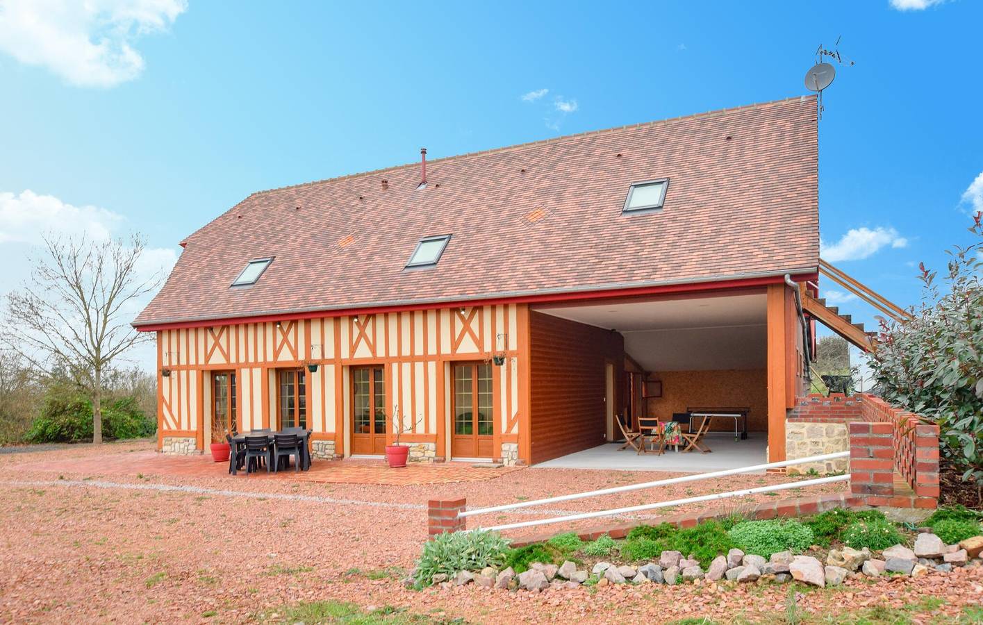 Appartement confortable avec jardin et parking, à 1,5 km de la rivière L'Orbiquet in Saint-Roch-de-l'Orbiquet, Région de Lisieux