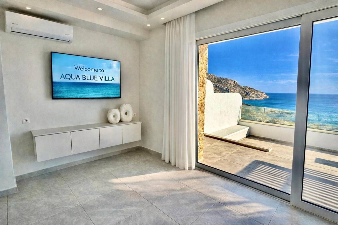 Villa 'Aqua Blue 2' mit privatem Pool und Meerblick in Karpathos