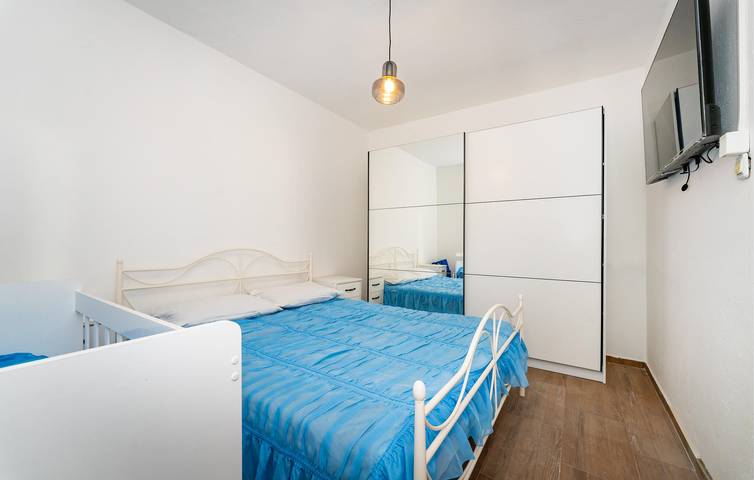 Ganze Ferienwohnung, Gemütliche Ferienwohnung mit Terrasse in der Nähe der Küste und des Stadtzentrums in Donji Karin in Donji Karin, Zadar