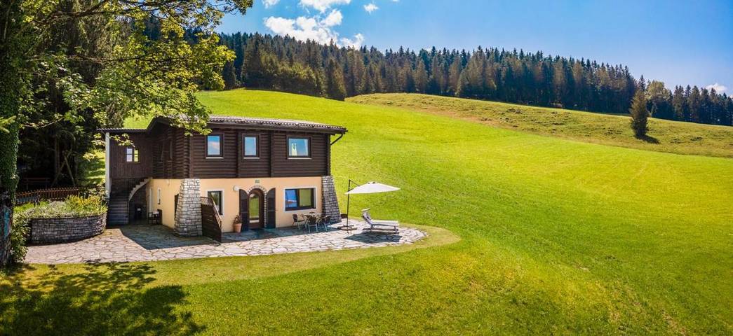 Ferienwohnung für 5 Personen, mit Terrasse und Garten sowie Ausblick