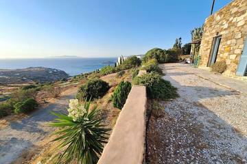 Location de vacances pour 5 personnes, avec terrasse et jardin, animaux acceptés dans Syros