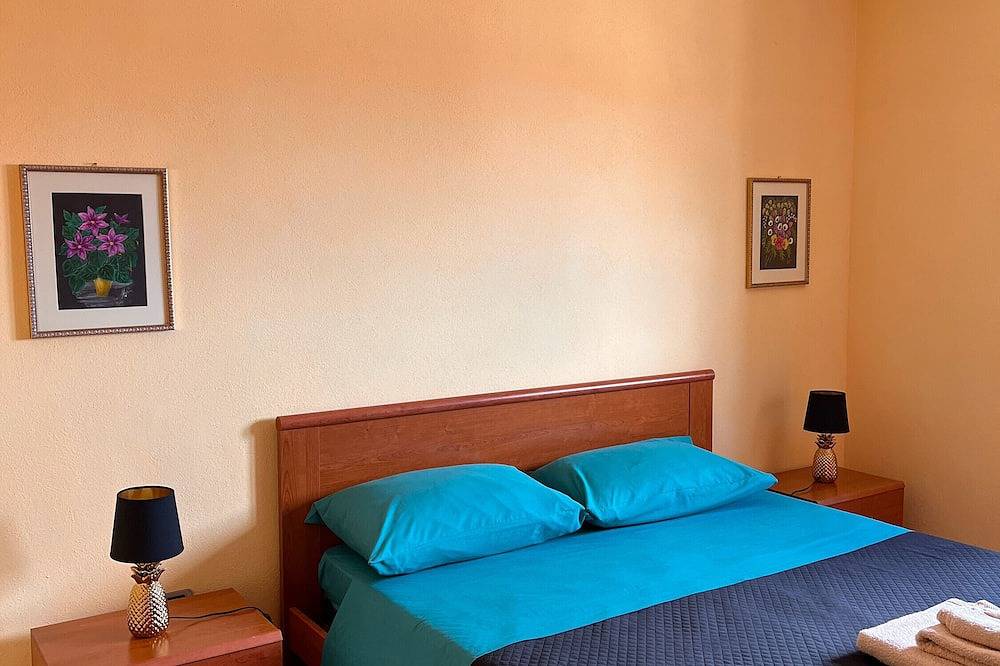 Entire apartment, Apartment 'Cappuccini' with Wi-Fi and Air Conditioning in Sassari, Sassari Province