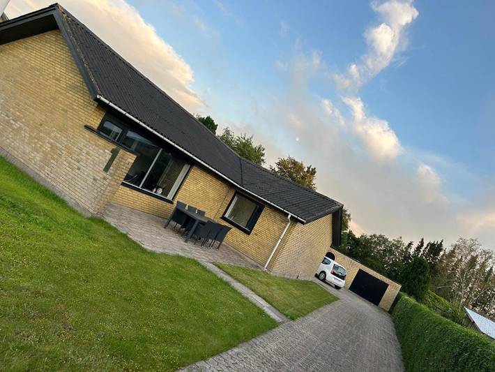 Ferienwohnung für 4 Personen, mit Terrasse und Garten in Grindsted