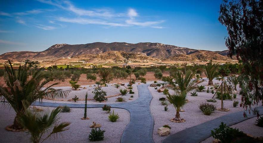 Casa rural para 6 personas, con piscina además de jardín y vistas en Hondón de las Nieves