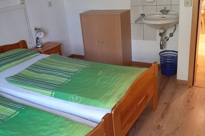 Ganze Wohnung, Zentral gelegene Ferienwohnung mit Garten in Neueck (Furtwangen), Gütenbach