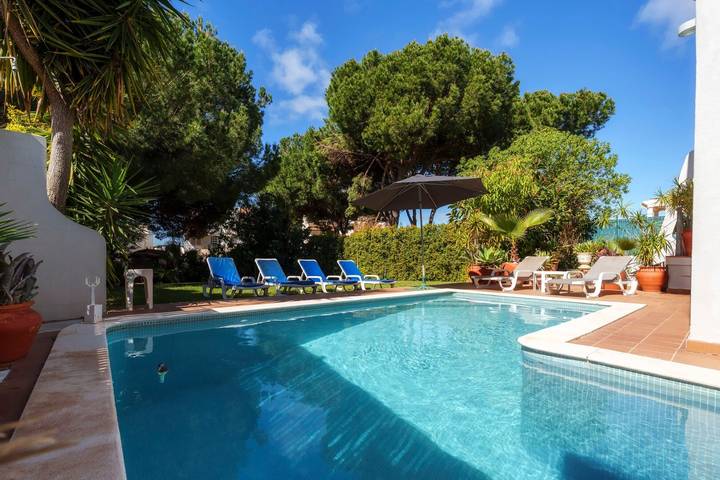 Holiday Home 'Guatemala' with Private Pool, Wi-Fi and Air Conditioning in Quarteira, Faro District
