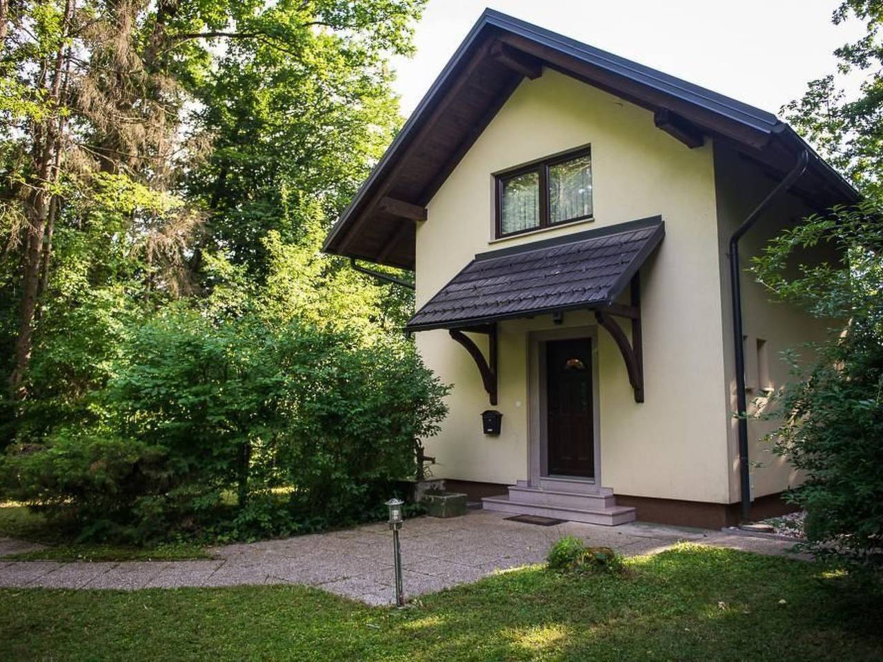 Apartamento entero, Kleines Haus am Rande des Waldes in Kranj, Carniola