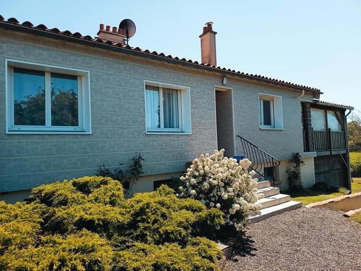 Location de vacances pour 8 personnes, avec terrasse, animaux acceptés à Montournais - 2