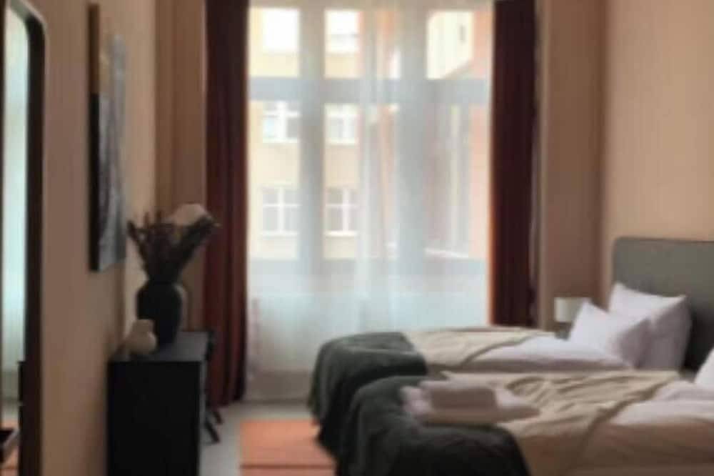 Ganze Wohnung, Beautiful 9-bedroom apartment in vibrant Berlin perfect for groups in Kreuzberg Berlin, Berlin