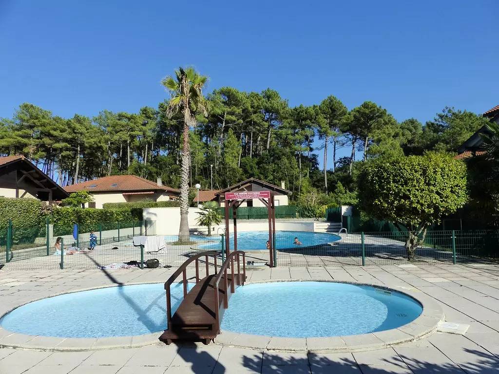 Capbreton. Résidence Le Bosquet Aux Ecureuils. Villa avec piscine en copropriété in Capbreton, Côte d’Argent