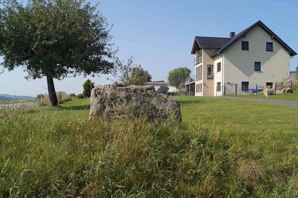 Ferienwohnung Hof Lamberty - 2-Bett-Ferienwohnung, Bad/Wc für 2 bis 5 Personen in Prüm, Naturpark Hohes Venn-Eifel