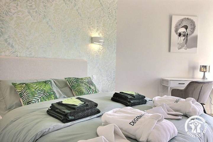 Chambre d’hôte pour 6 personnes, avec piscine et jardin en Bretagne - 4