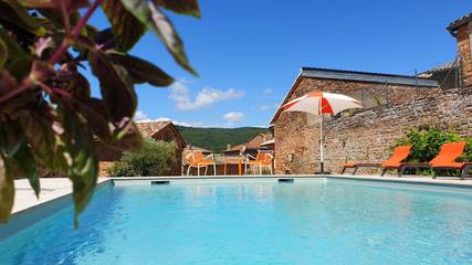 Chambre d’hôte pour 2 personnes, avec jardin et piscine à Leynes