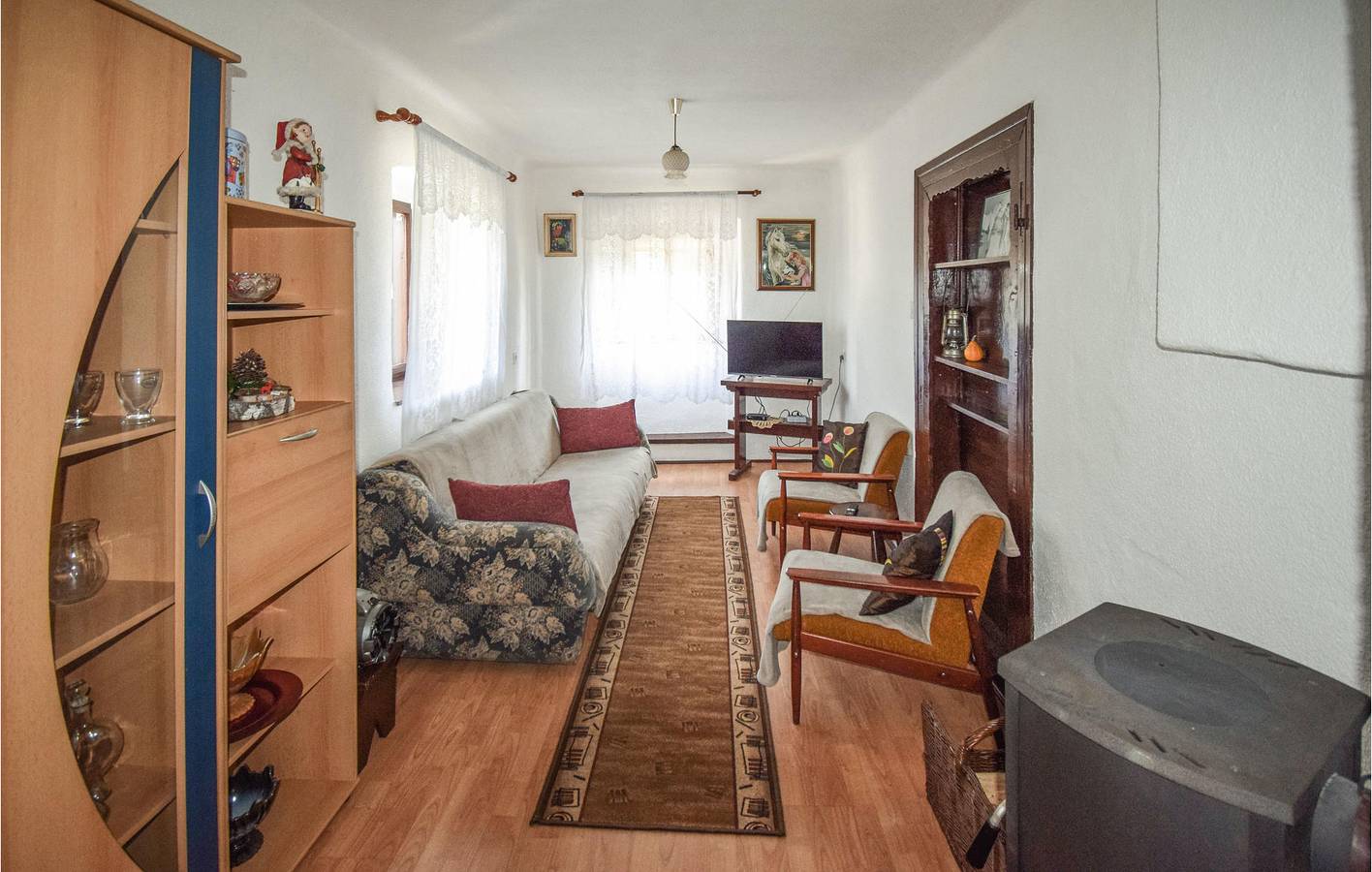 Gemütliche Unterkunft, 2 km von Brod na Kupi entfernt: WLAN, Terrasse, Parkplätze und Zugang zum Fluss in Delnice, Primorje-Gorski Kotar