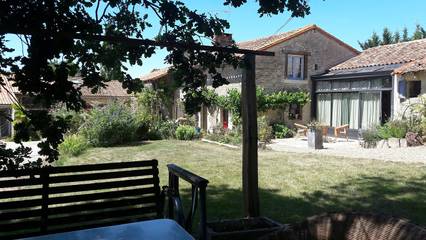 Gîte pour 15 personnes, avec piscine ainsi que balcon et jardin à Saint-Maurice-la-Clouère