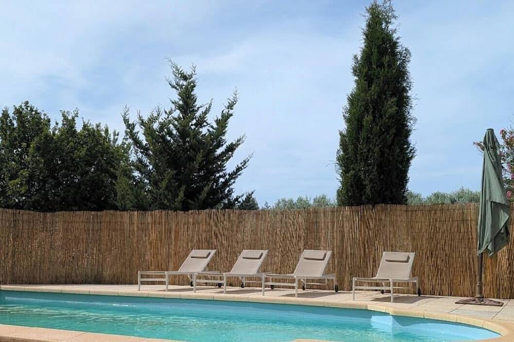 Large house with private pool in Graveson in Graveson, Region de Arles