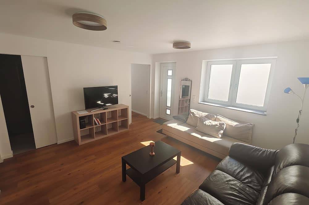 Ganze Wohnung, Gemütliche Ferienwohnung/Monteurzimmer mit eigenem Eingang & sehr gut angebunden in Löwenberger Land, Ruppiner Seenland