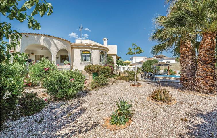 Ferienhaus für 4 Personen, mit Terrasse und Whirlpool sowie Garten in Torrevieja - 2