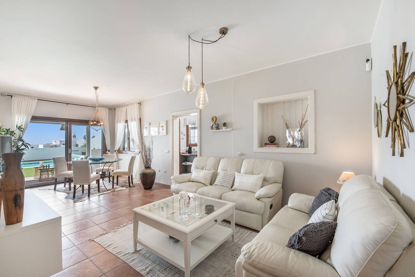Villa 'Las Buganvillas' avec vue sur mer, piscine privée et Wi-Fi in Playa Blanca, Yaiza