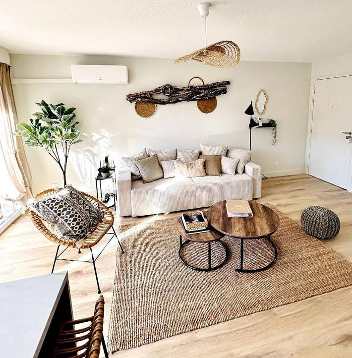 Gîte pour 4 personnes, avec vue ainsi que jardin et piscine à L'Isle-d'Abeau - 2