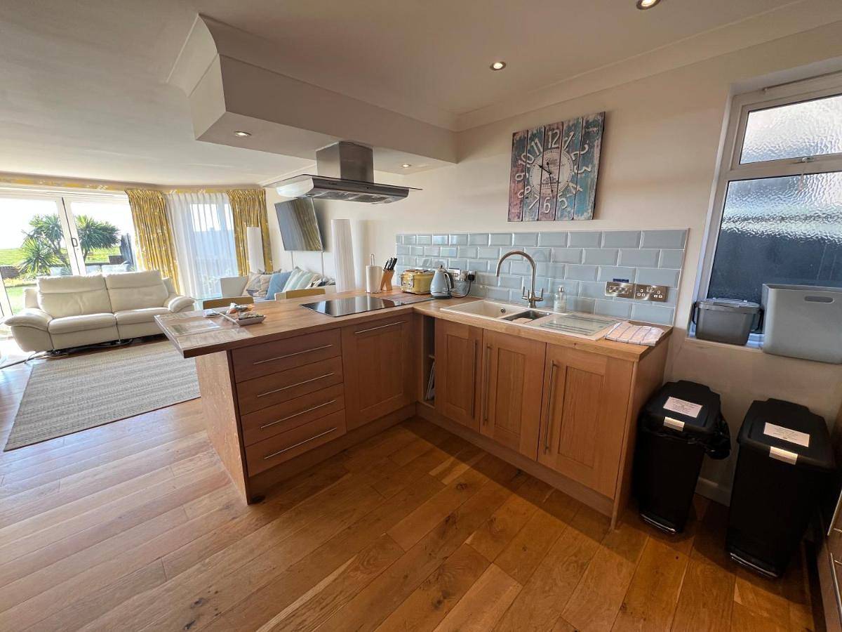 Barton on Sea self contained, stunning sea views in Barton on Sea, Hampshire