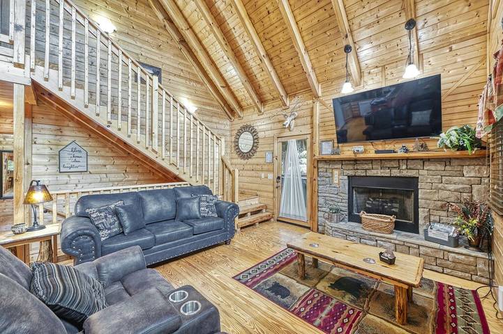 Vacation rental for 6 people, with pool and hot tub as well as balcony in Wears Valley