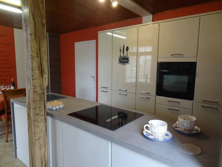 Gîte pour 5 personnes avec piscine, salle de jeux et étang de pèche, dans le Quercy in Cazes-Mondenard, Quercy