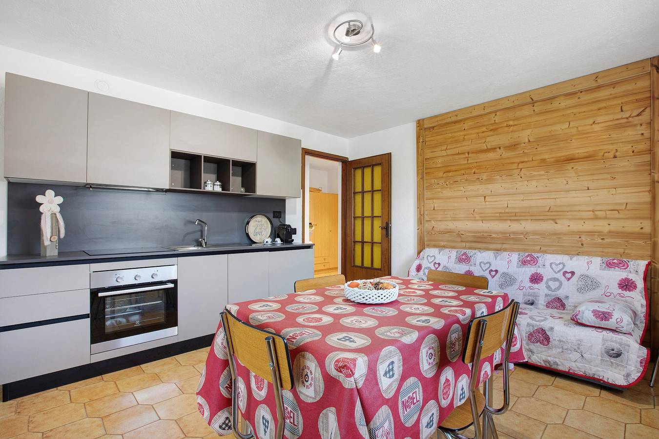 Holiday Home 'Le Cré Appartamento 5' with Mountain View, Shared Garden and Wi-Fi in Plan d'Introd, Introd