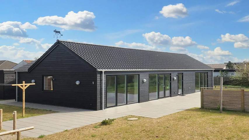 Ferienhaus für 15 Personen, mit Garten und Whirlpool sowie Sauna in Øster Hurup