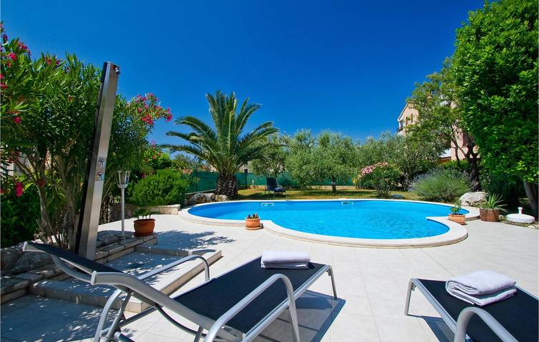 Acogedor apartamento de 1 dormitorio con piscina, wifi y a 1 km de la playa de Bijela in Premantura, Costa sur de Istria