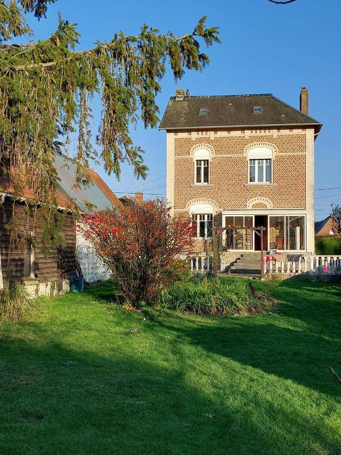 Location de vacances, avec Terrasse ainsi que Jardin et Vue dans Mazinghien