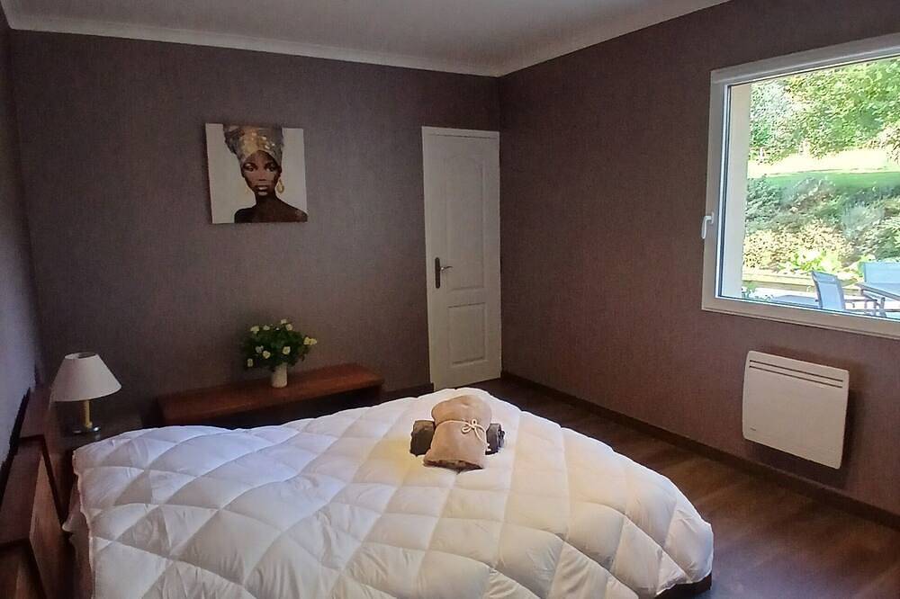 Villa Natura, jacuzzi and panoramic view of the bay and sea. in Sallenelles, Caen und Umgebung