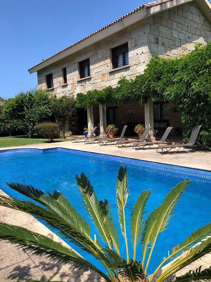 Chalet para 12 personas, con piscina además de jardín y vistas en Baiona