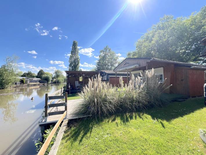 Vacation house for 2 people, with yard in Europe
