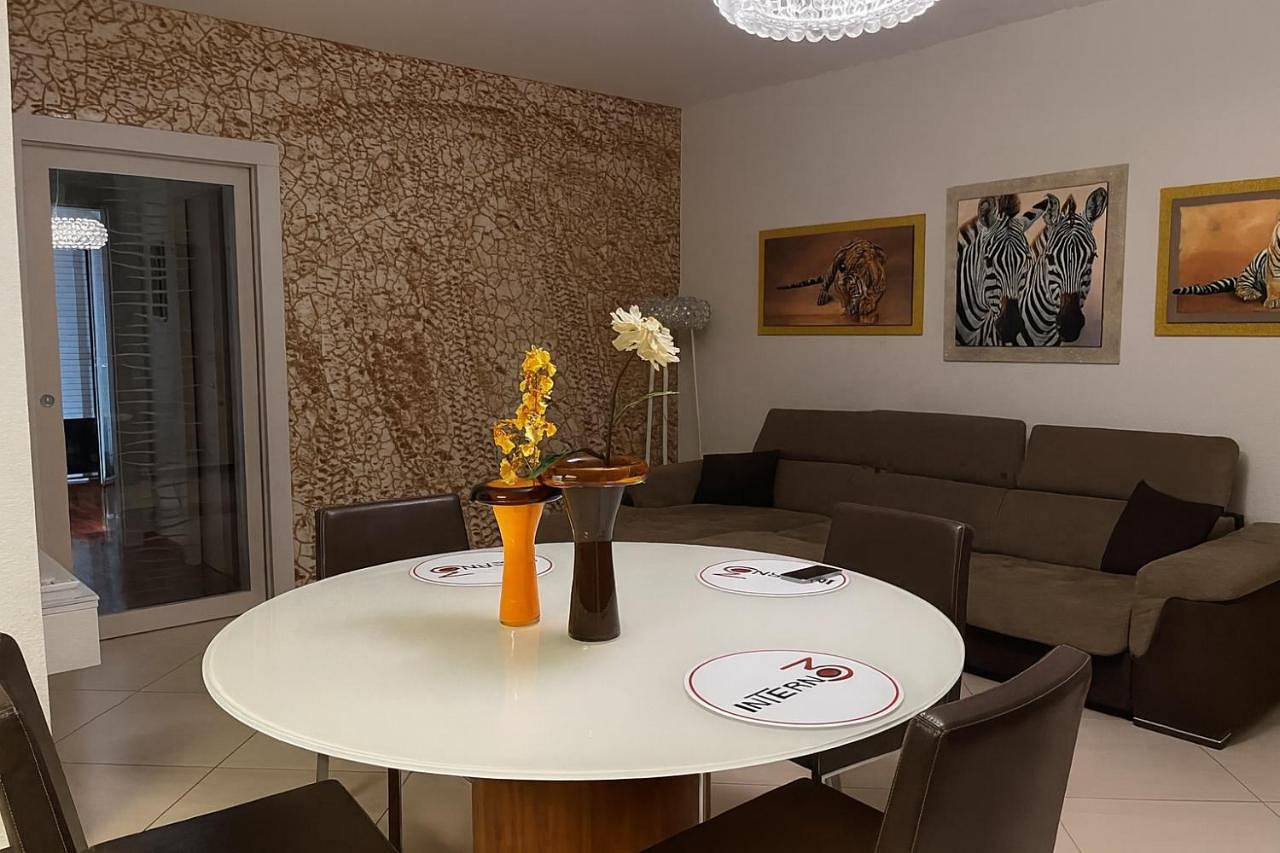 Appartamento intero, Three-Bedroom Apartment in Gravina in Puglia, Parco nazionale dell'Alta Murgia